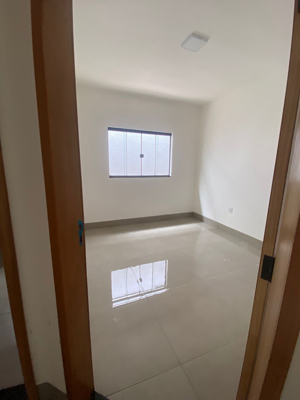 rea construída: 118,70 m² Área total do terreno: 180 m²  Descrição do imóvel: Imóvel composto por 3 dormitórios, sendo 1 suíte com pé-direito dup