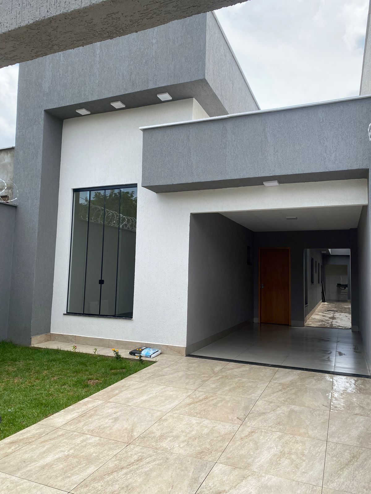 rea construída: 118,70 m² Área total do terreno: 180 m²  Descrição do imóvel: Imóvel composto por 3 dormitórios, sendo 1 suíte com pé-direito dup