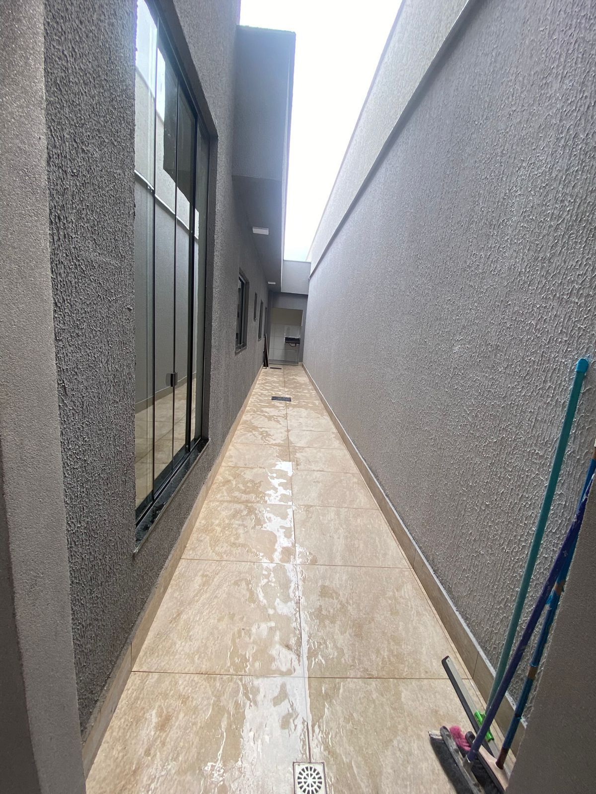 rea construída: 118,70 m² Área total do terreno: 180 m²  Descrição do imóvel: Imóvel composto por 3 dormitórios, sendo 1 suíte com pé-direito dup