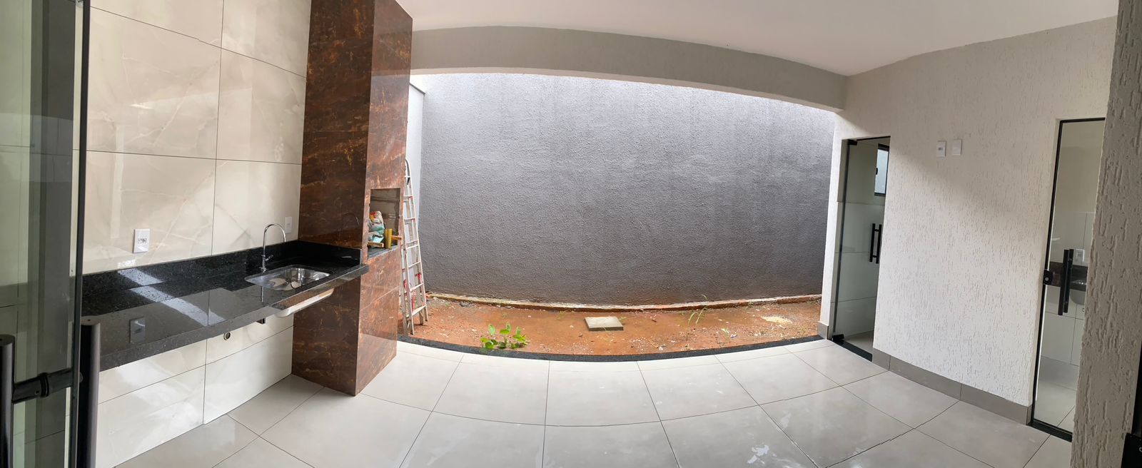 rea construída: 118,70 m² Área total do terreno: 180 m²  Descrição do imóvel: Imóvel composto por 3 dormitórios, sendo 1 suíte com pé-direito dup