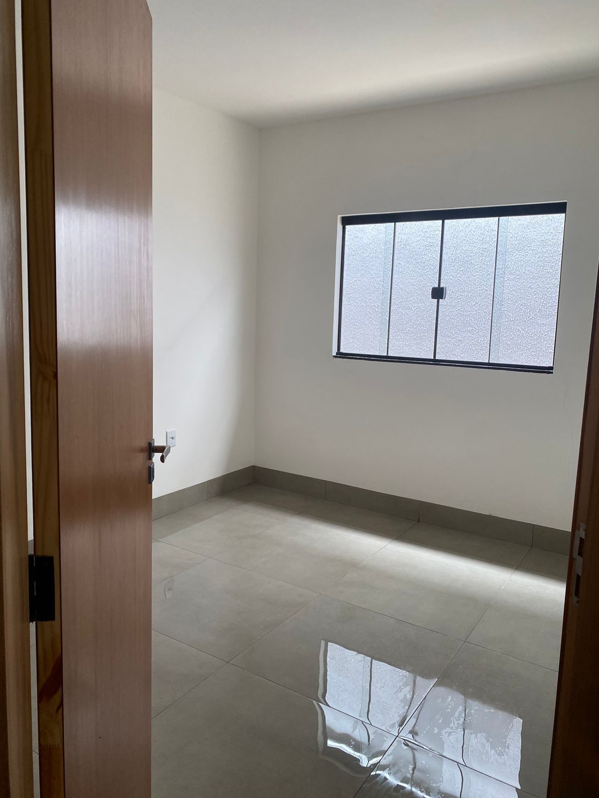 rea construída: 118,70 m² Área total do terreno: 180 m²  Descrição do imóvel: Imóvel composto por 3 dormitórios, sendo 1 suíte com pé-direito dup
