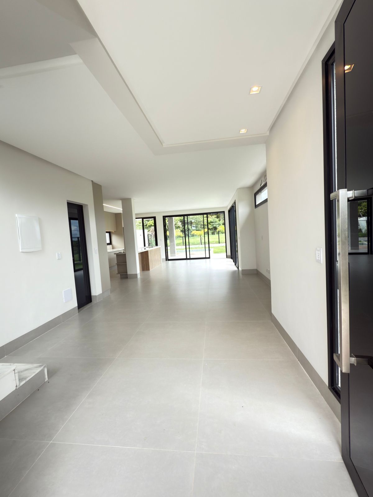 CASA COM 4 SUÍTES PLENAS EM CONDOMÍNIO FECHADO – GOIÂNIA