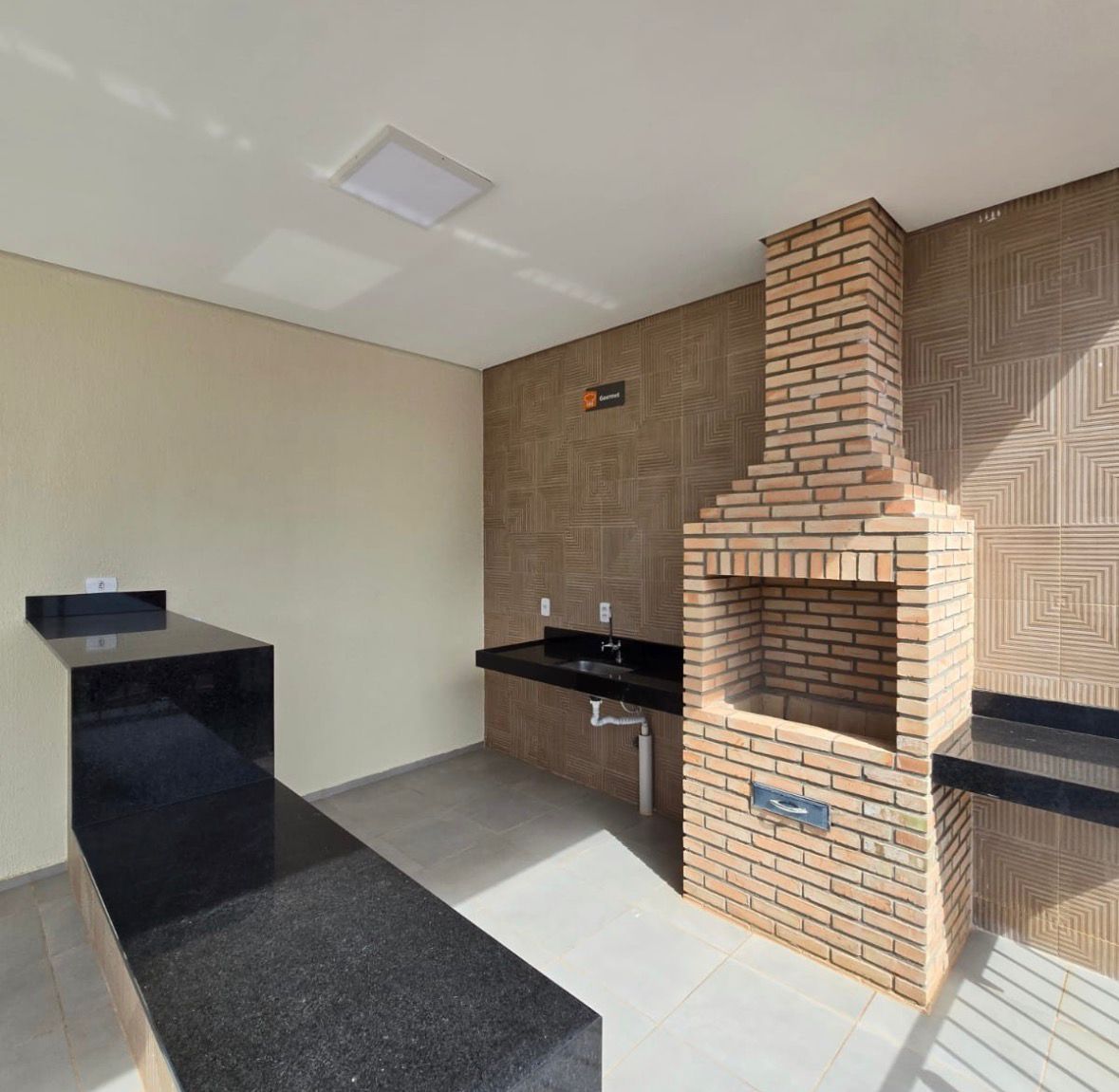Apartamento de frente para a W1