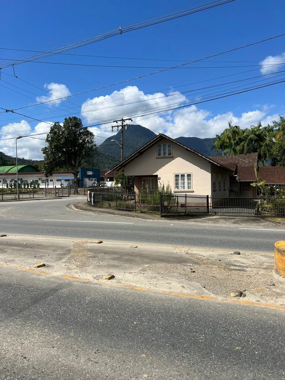 Imagens do imóveis Linda Casa na Rodovia SC- 418 (Pirabeiraba)