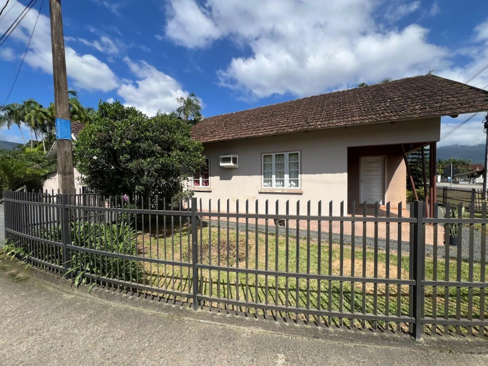 Imagens do imóveis Linda Casa na Rodovia SC- 418 (Pirabeiraba)