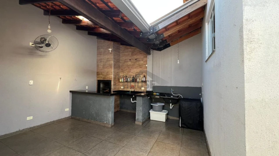 CASA À VENDA MODERNA COM SUÍTE E ÁREA GOURMET – BAIRRO COLUMBIA