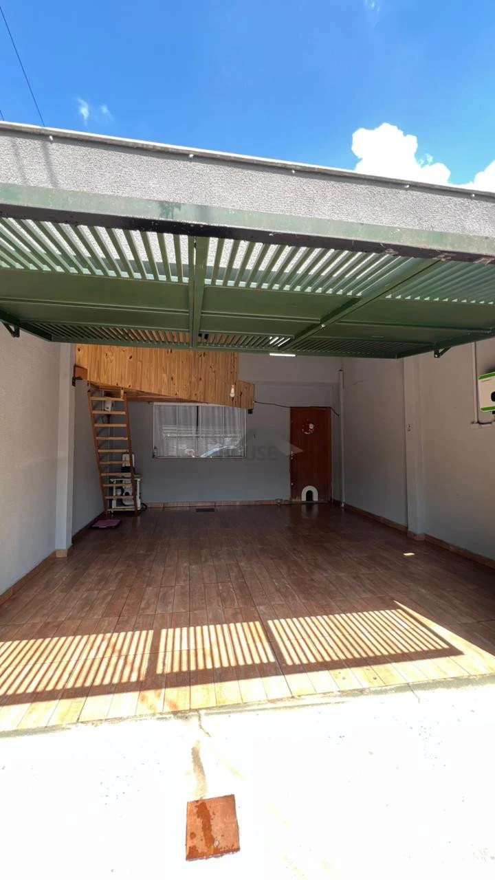 CASA À VENDA MODERNA COM SUÍTE E ÁREA GOURMET – BAIRRO COLUMBIA