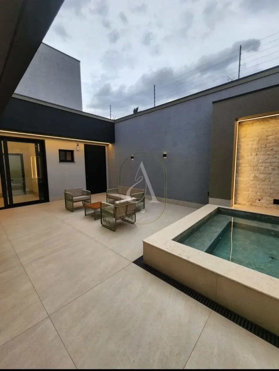 Imagens do imóveis Casa à Venda Semimobiliada de Alto Padrão  com 3 suítes, Piscina e Espaço Gourmet no Jardim Fregadolli!