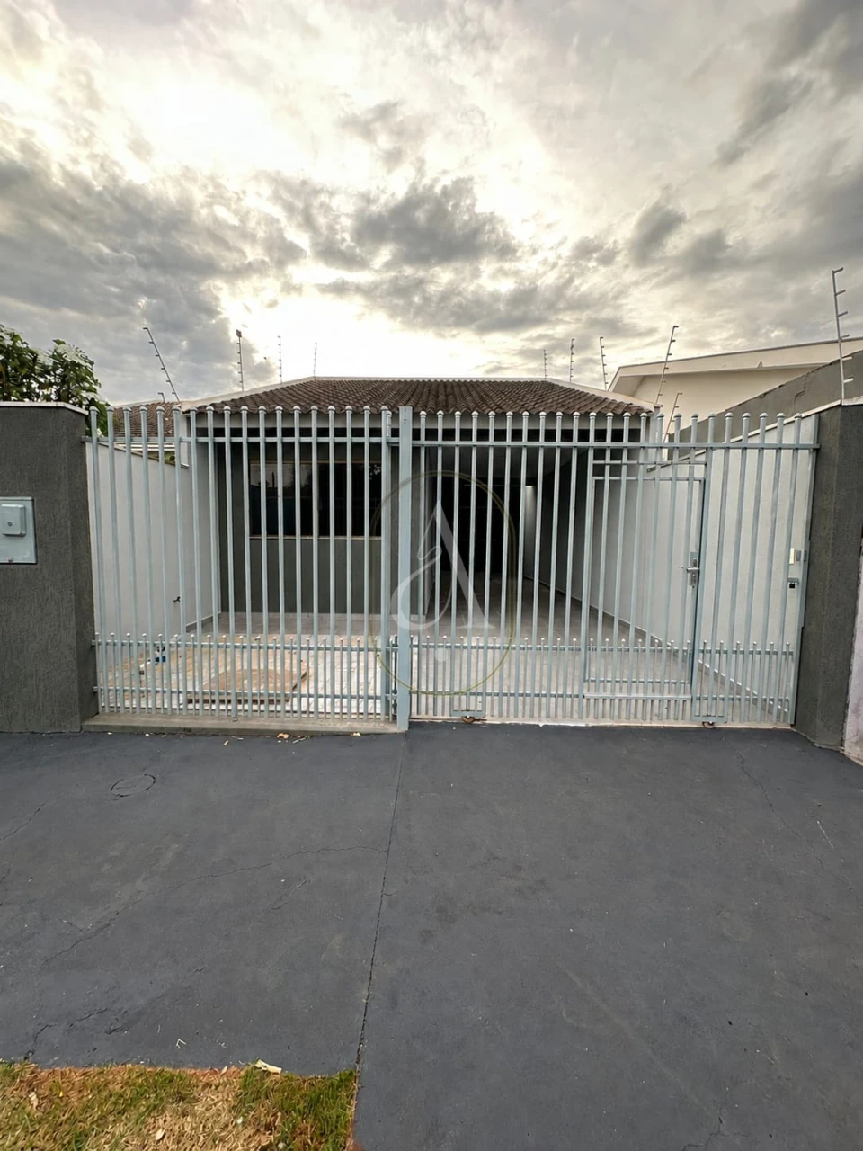 Imagens do imóveis Casa à Venda com 3 quartos e suíte no Jardim Licce em Maringá!