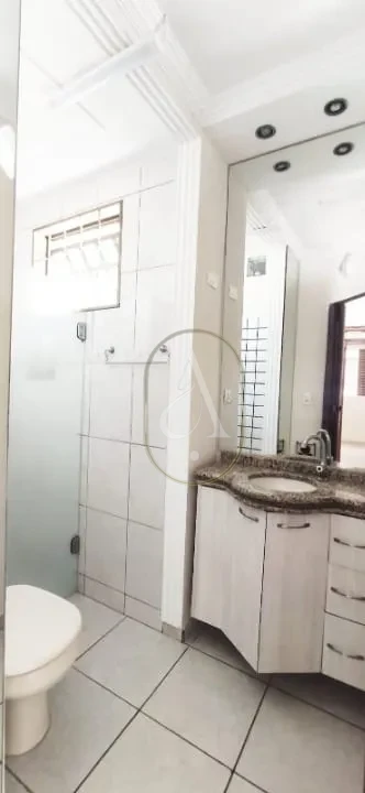 Imagens do imóveis Casa à Venda de esquina com 3 quartos com suíte em Maringá!