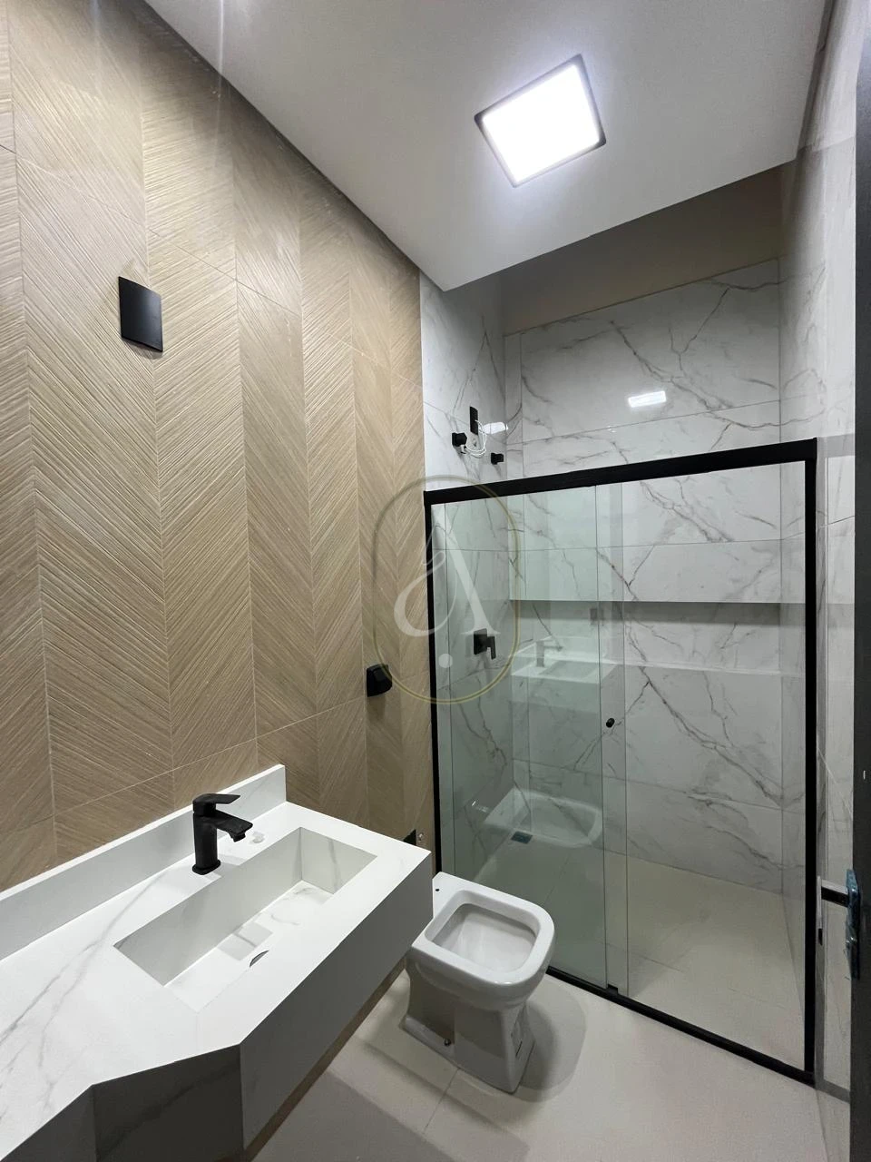 Imagens do imóveis Casa À Venda com Piscina e 3 suítes no Jardim Iguaçu!