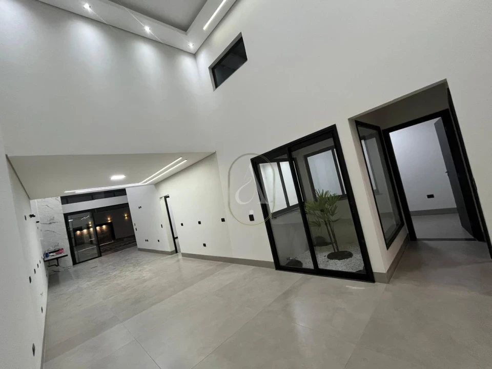 Imagens do imóveis Casa À Venda com Piscina e 3 suítes no Jardim Iguaçu!