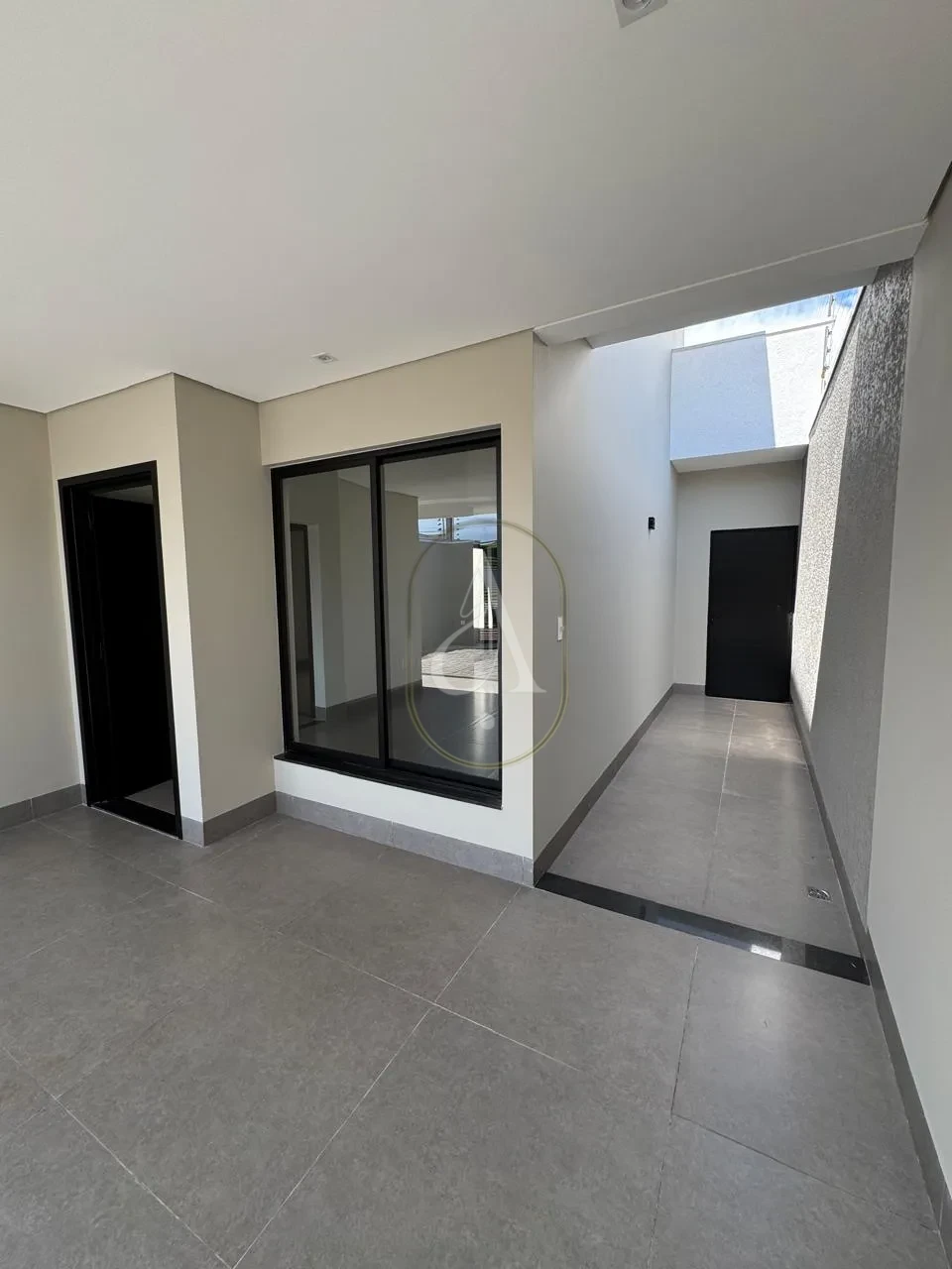 Imagens do imóveis Casa à venda com Piscina, 3 Quartos e suíte no Jardim Mediterrâneo!