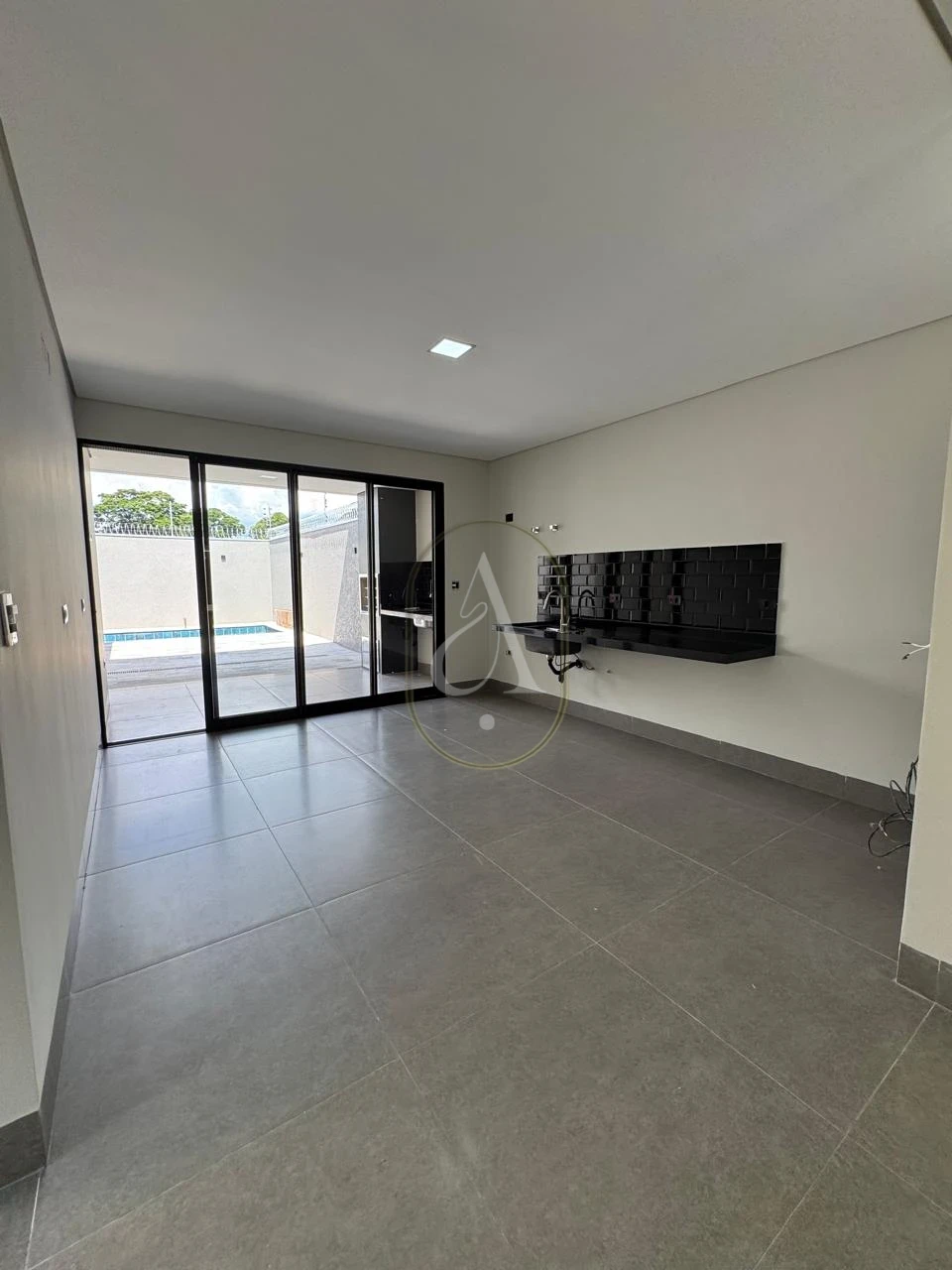 Imagens do imóveis Casa à venda com Piscina, 3 Quartos e suíte no Jardim Mediterrâneo!