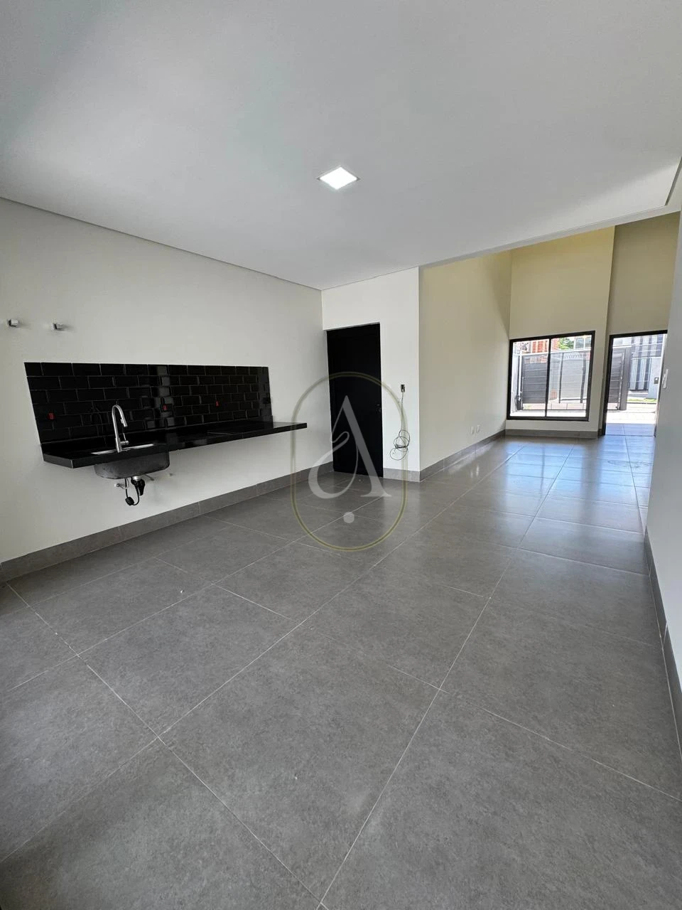 Imagens do imóveis Casa à venda com Piscina, 3 Quartos e suíte no Jardim Mediterrâneo!