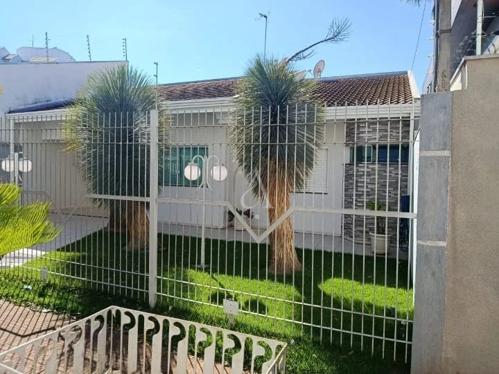 Imagens do imóveis Casa à venda na Vila Marumby em Maringá Próximo ao Supermufatto da Av. Cerro Azul!