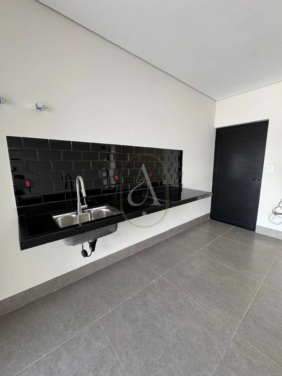Imagens do imóveis Casa à venda com Piscina, 3 Quartos e suíte no Jardim Mediterrâneo!