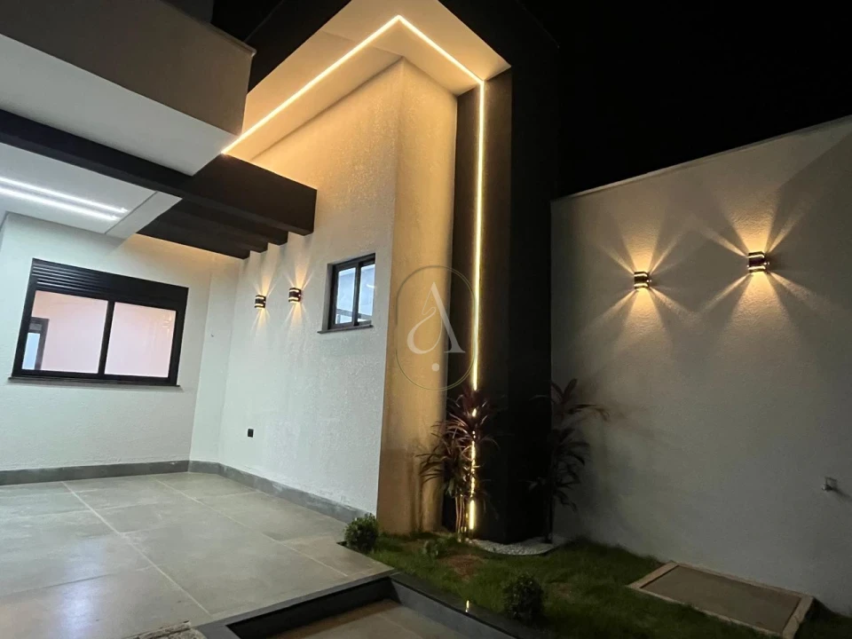 Imagens do imóveis Casa À Venda com Piscina e 3 suítes no Jardim Iguaçu!
