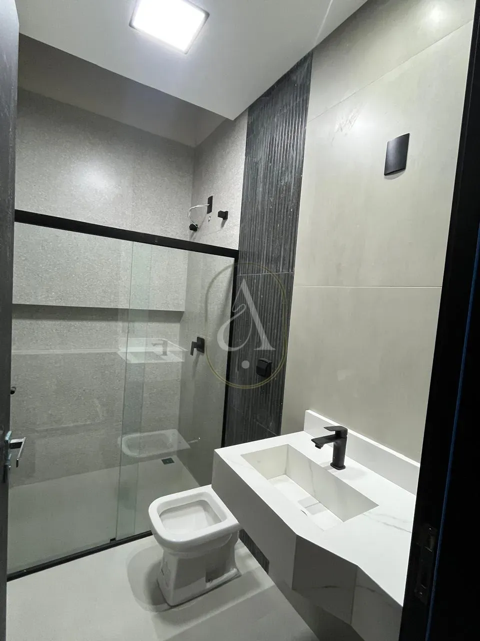 Imagens do imóveis Casa À Venda com Piscina e 3 suítes no Jardim Iguaçu!