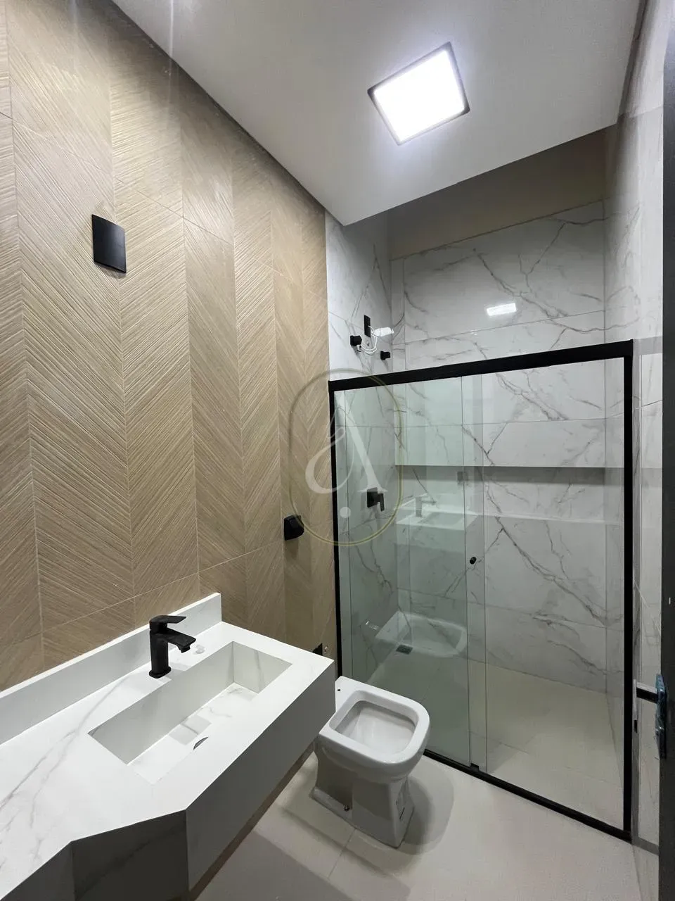 Imagens do imóveis Casa À Venda com Piscina e 3 suítes no Jardim Iguaçu!