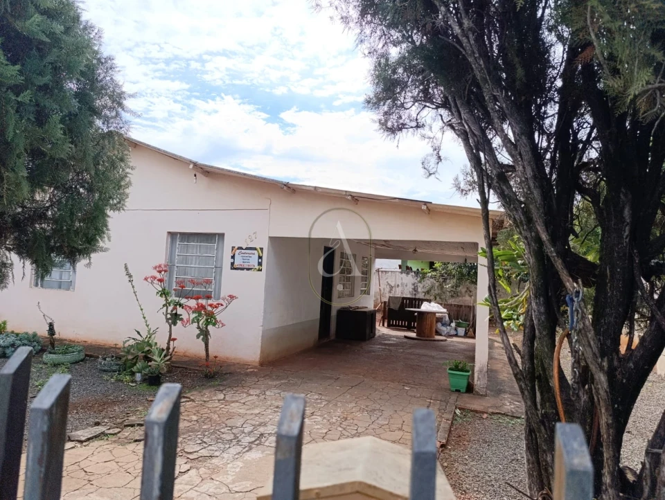 Imagens do imóveis Casa à venda com terreno de 330 m2 localizada antes do Contorno Sul, Próximo a Polícia Federal!!