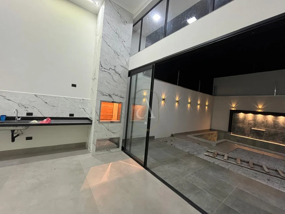 Imagens do imóveis Casa À Venda com Piscina e 3 suítes no Jardim Iguaçu!