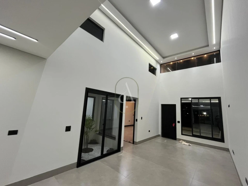 Imagens do imóveis Casa À Venda com Piscina e 3 suítes no Jardim Iguaçu!