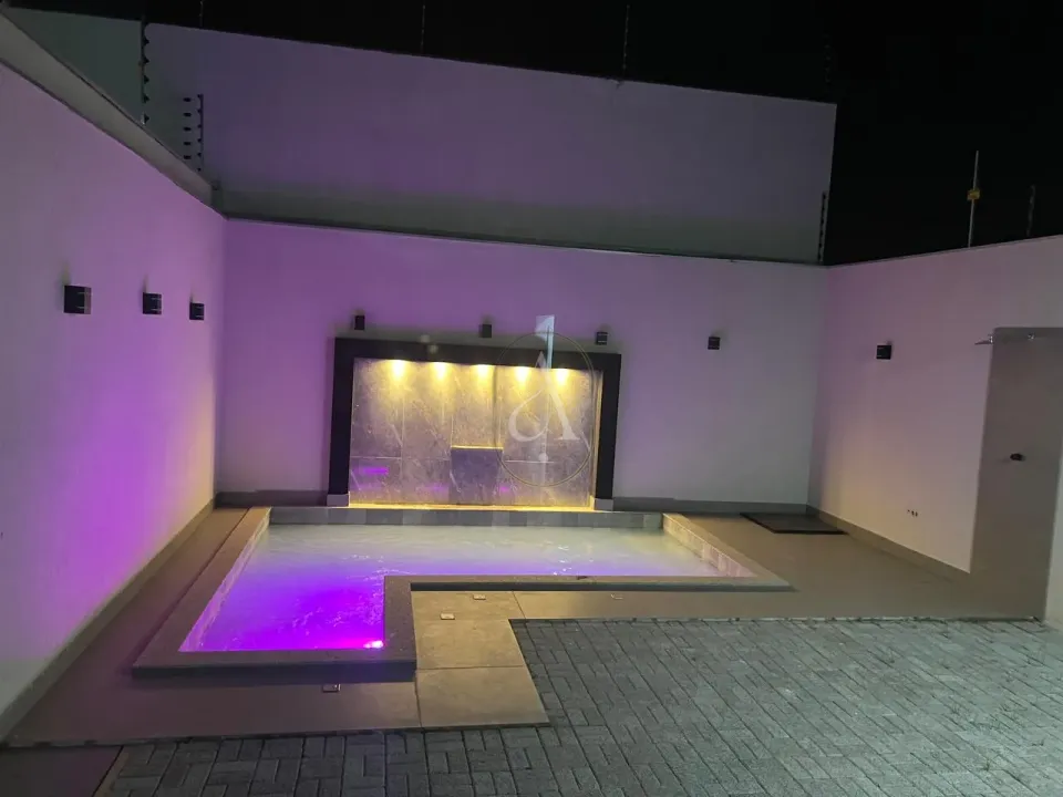 Imagens do imóveis Casa À Venda com Piscina e 3 suítes no Jardim Iguaçu!