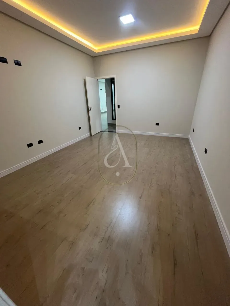 Imagens do imóveis Casa À Venda com Piscina e 3 suítes no Jardim Iguaçu!