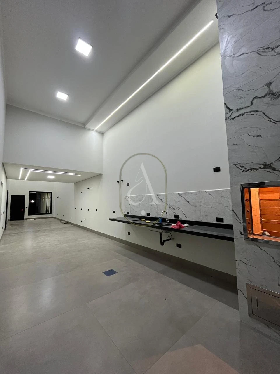 Imagens do imóveis Casa À Venda com Piscina e 3 suítes no Jardim Iguaçu!