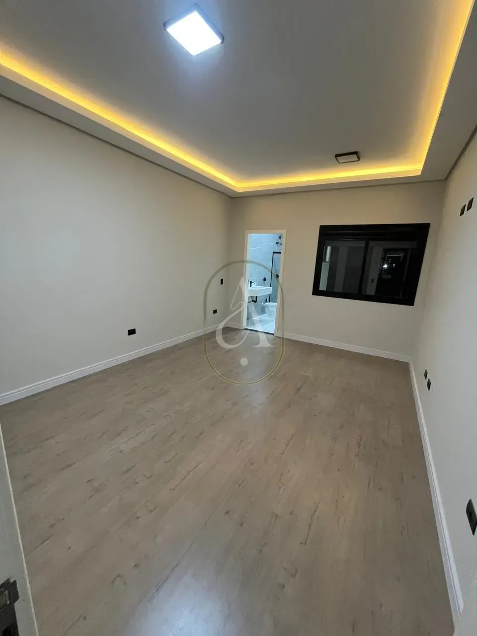 Imagens do imóveis Casa À Venda com Piscina e 3 suítes no Jardim Iguaçu!
