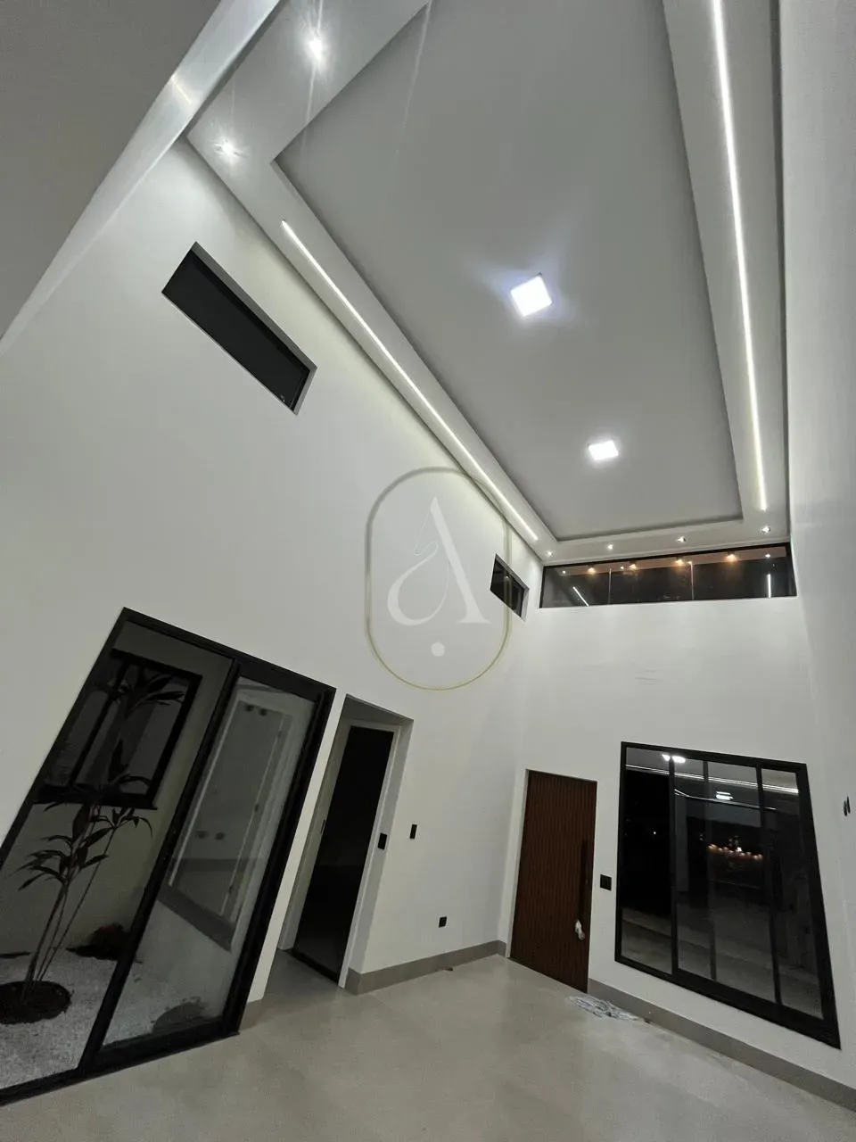 Imagens do imóveis Casa À Venda com Piscina e 3 suítes no Jardim Iguaçu!