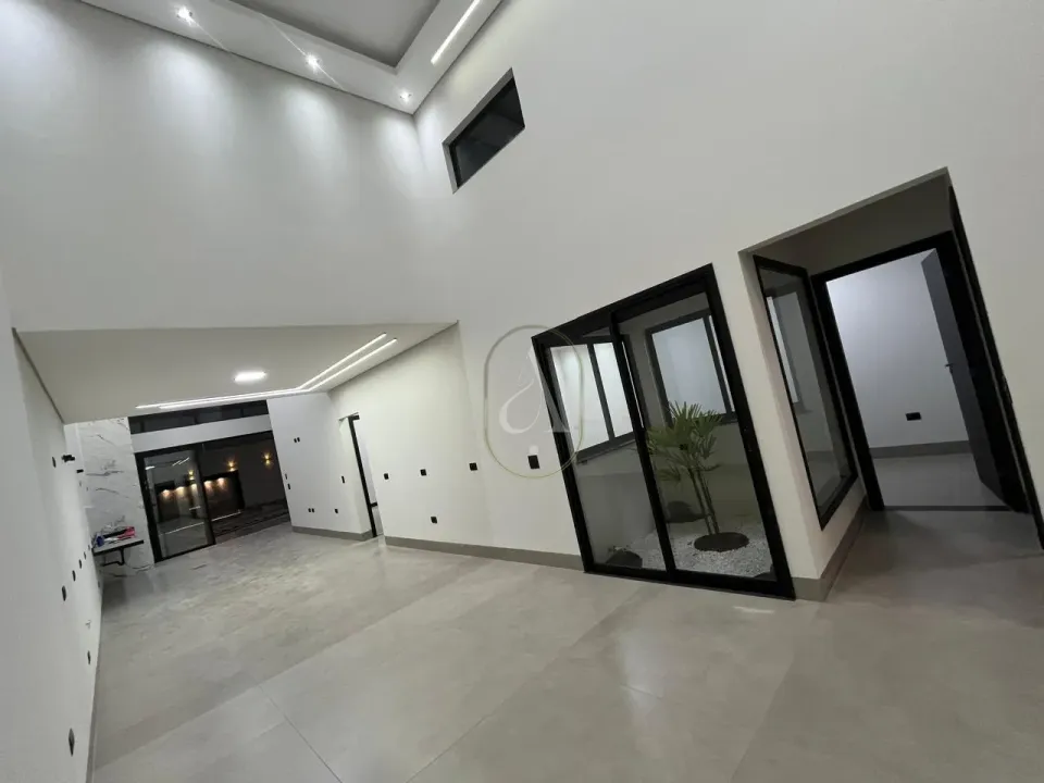 Imagens do imóveis Casa À Venda com Piscina e 3 suítes no Jardim Iguaçu!