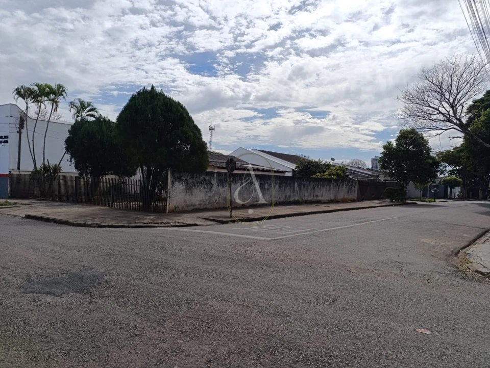 Imagens do imóveis Casa à venda com terreno de 330 m2 localizada antes do Contorno Sul, Próximo a Polícia Federal!!