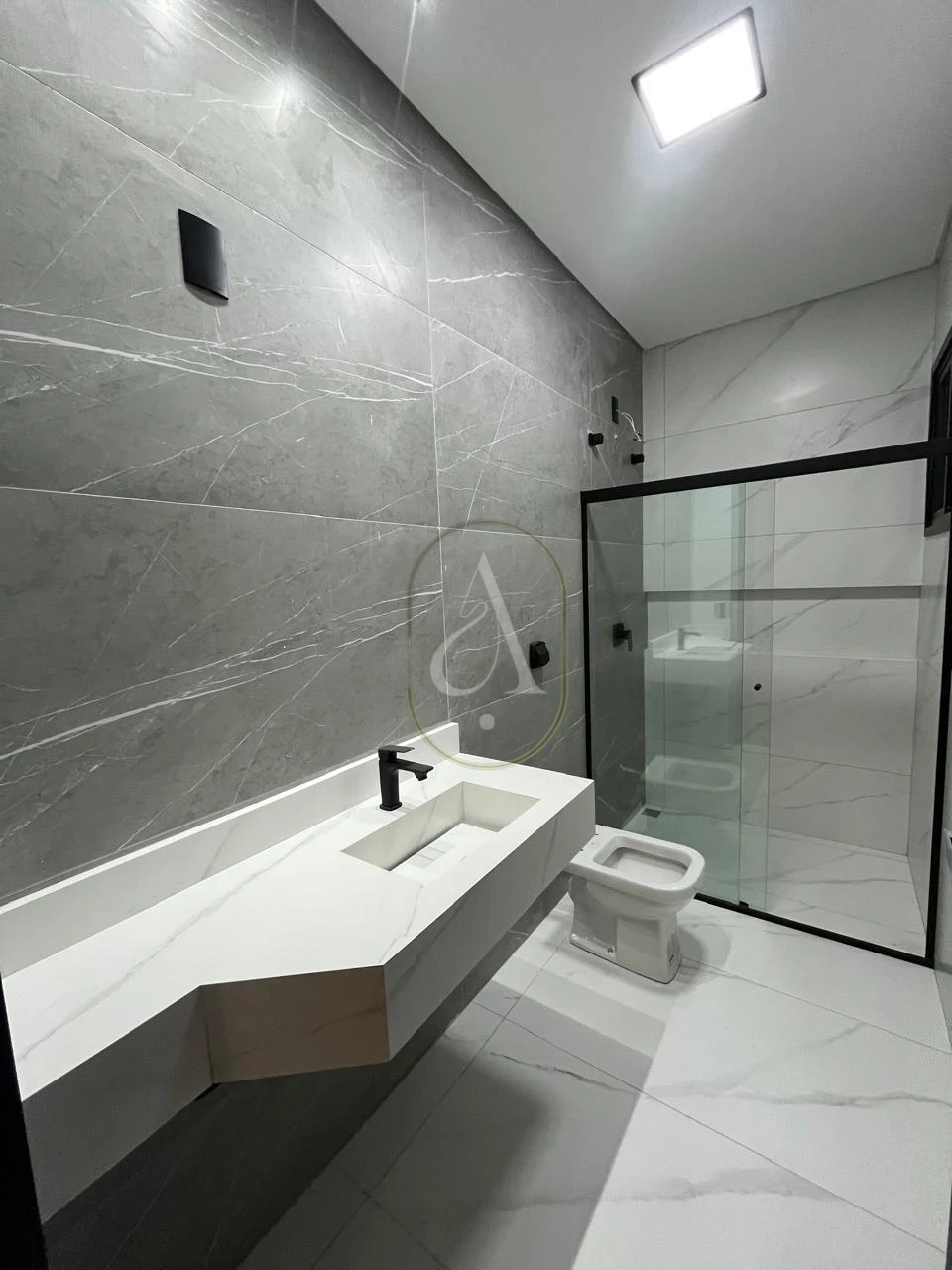 Imagens do imóveis Casa À Venda com Piscina e 3 suítes no Jardim Iguaçu!