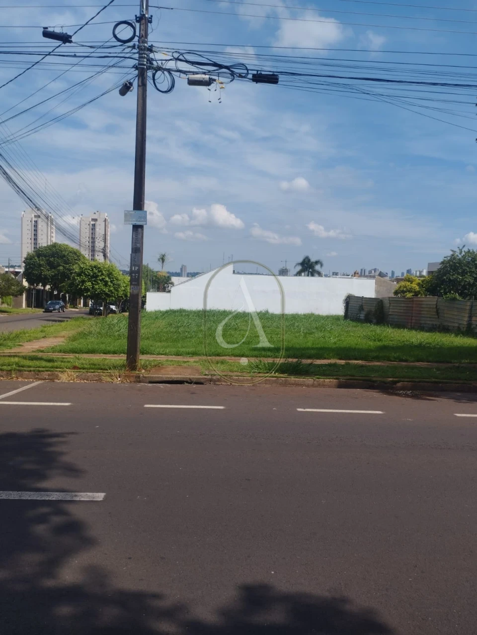 Imagens do imóveis Terreno Comercial À Venda na Avenida José Alves Nendo em Maringá!