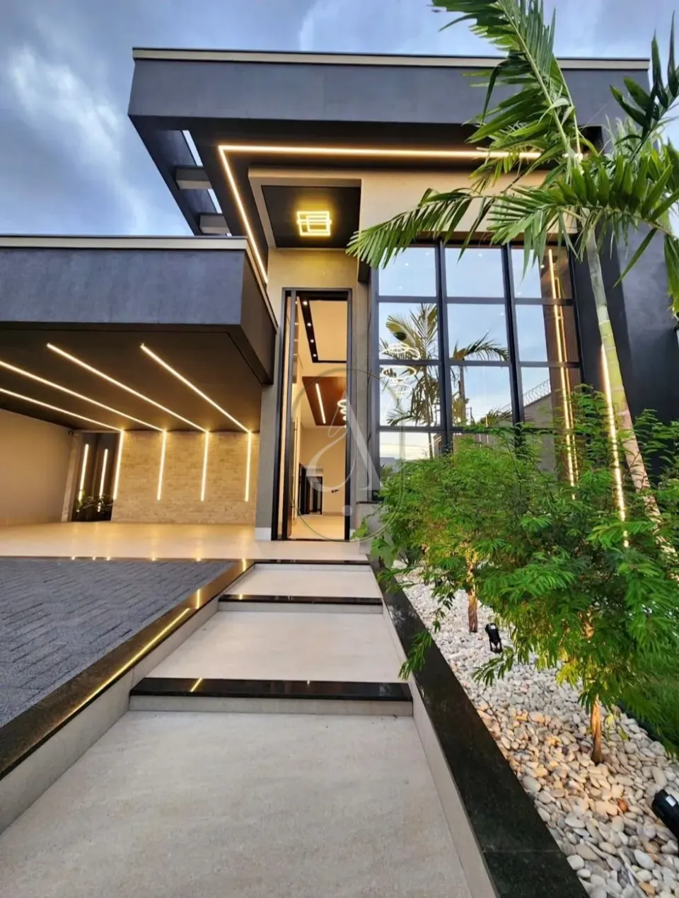 Imagens do imóveis Casa à Venda Semimobiliada de Alto Padrão  com 3 suítes, Piscina e Espaço Gourmet no Jardim Fregadolli!