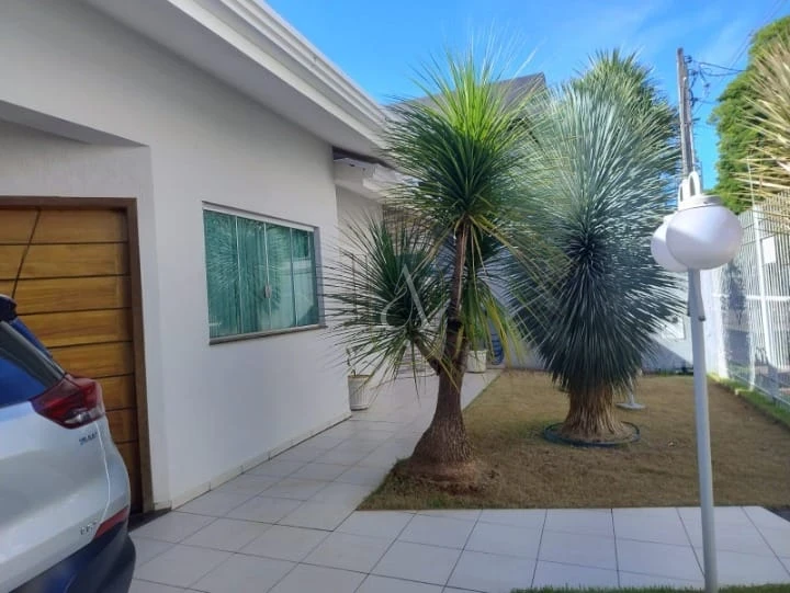 Imagens do imóveis Casa à venda na Vila Marumby em Maringá Próximo ao Supermufatto da Av. Cerro Azul!