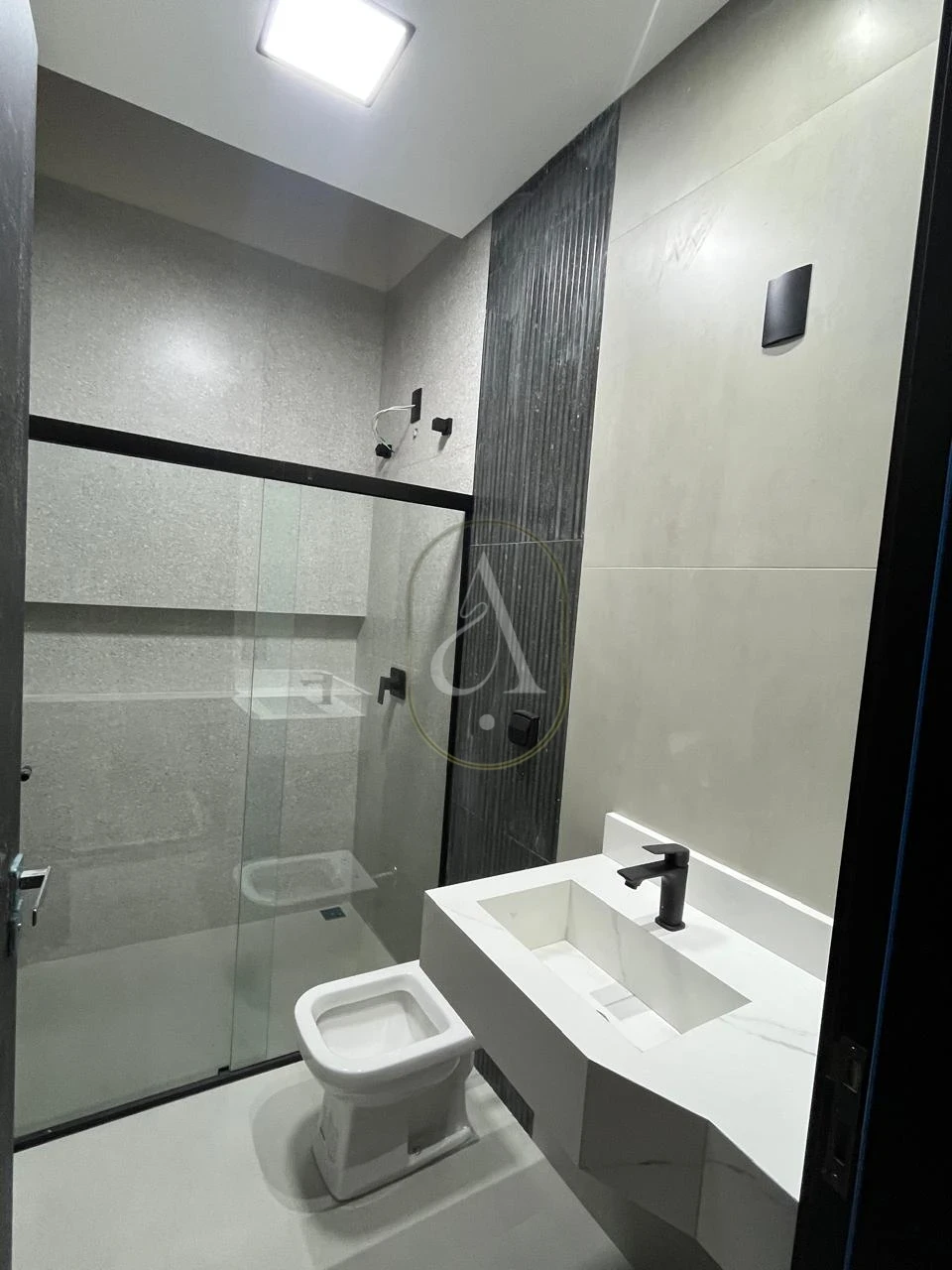 Imagens do imóveis Casa À Venda com Piscina e 3 suítes no Jardim Iguaçu!