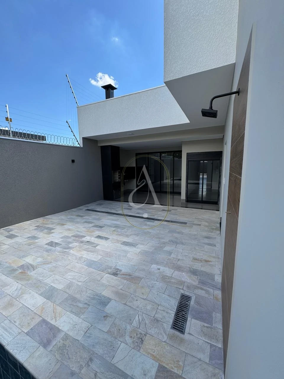 Imagens do imóveis Casa à venda com Piscina, 3 Quartos e suíte no Jardim Mediterrâneo!