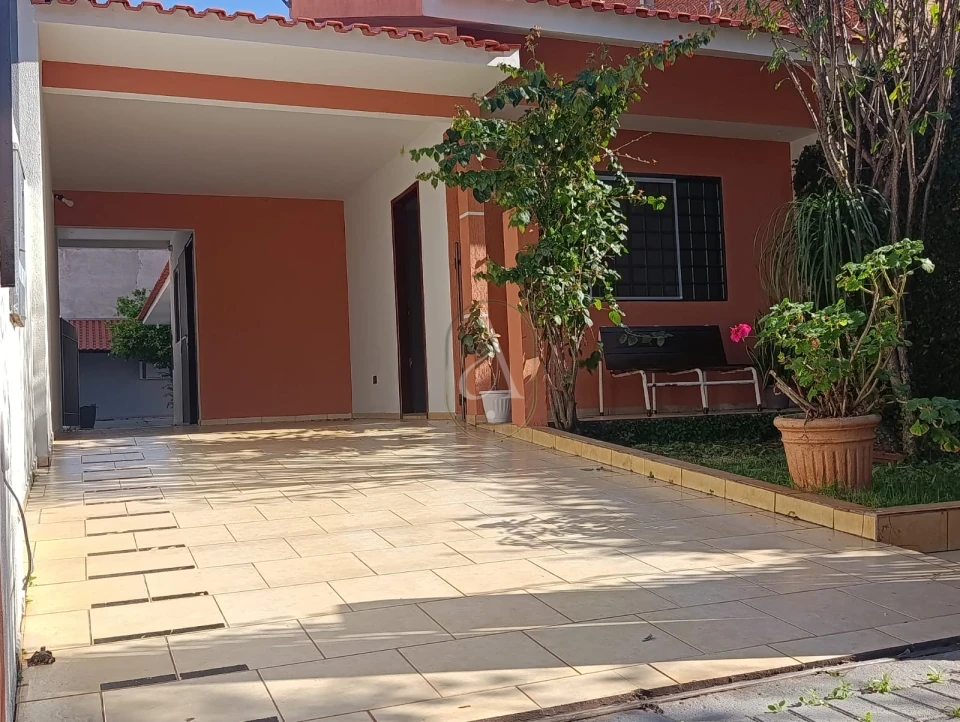 Imagens do imóveis Casa Ampla à venda com 3 quartos com suíte Próximo a Av, Cerro Azul em Maringá!