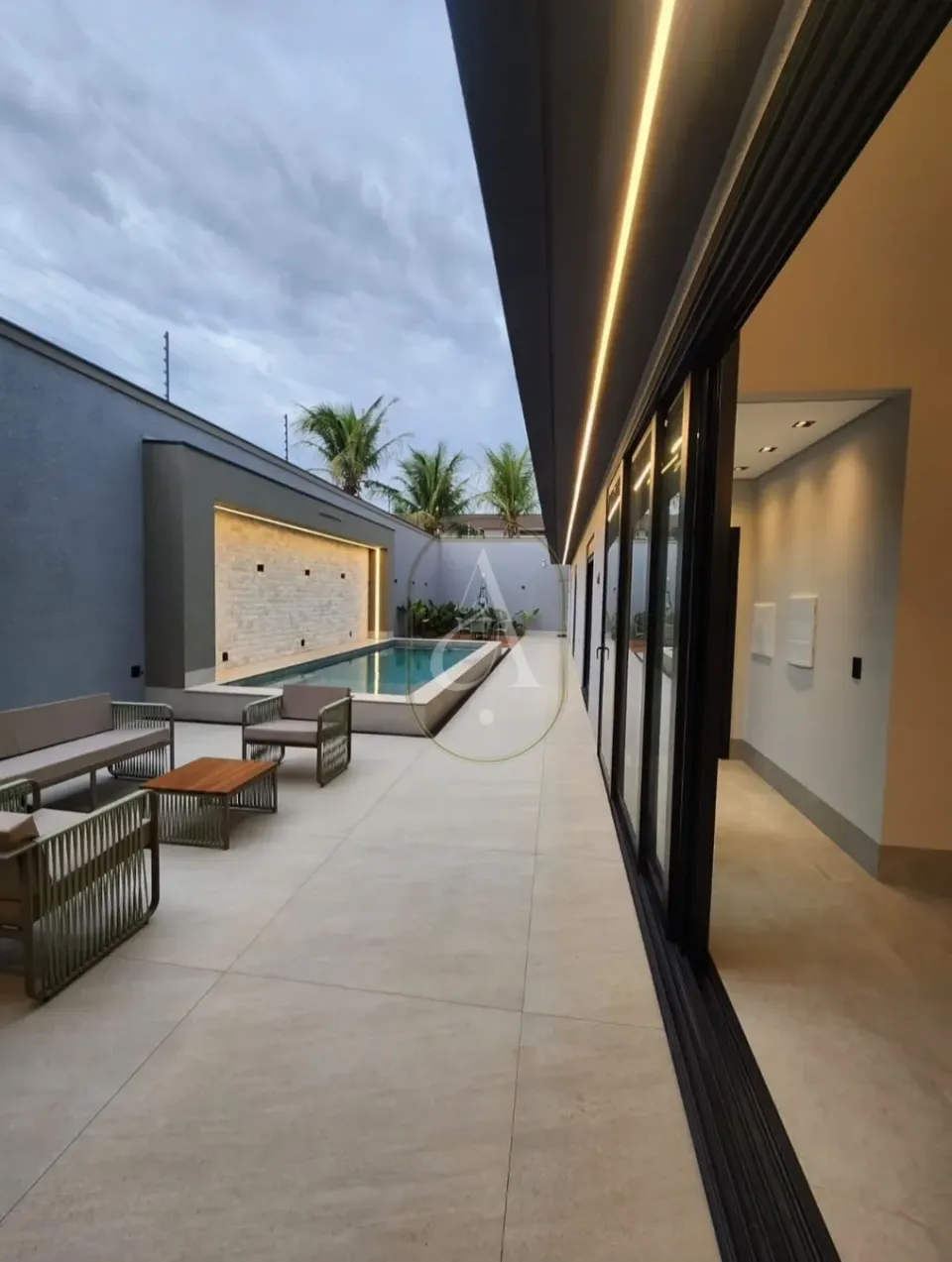 Imagens do imóveis Casa à Venda Semimobiliada de Alto Padrão  com 3 suítes, Piscina e Espaço Gourmet no Jardim Fregadolli!