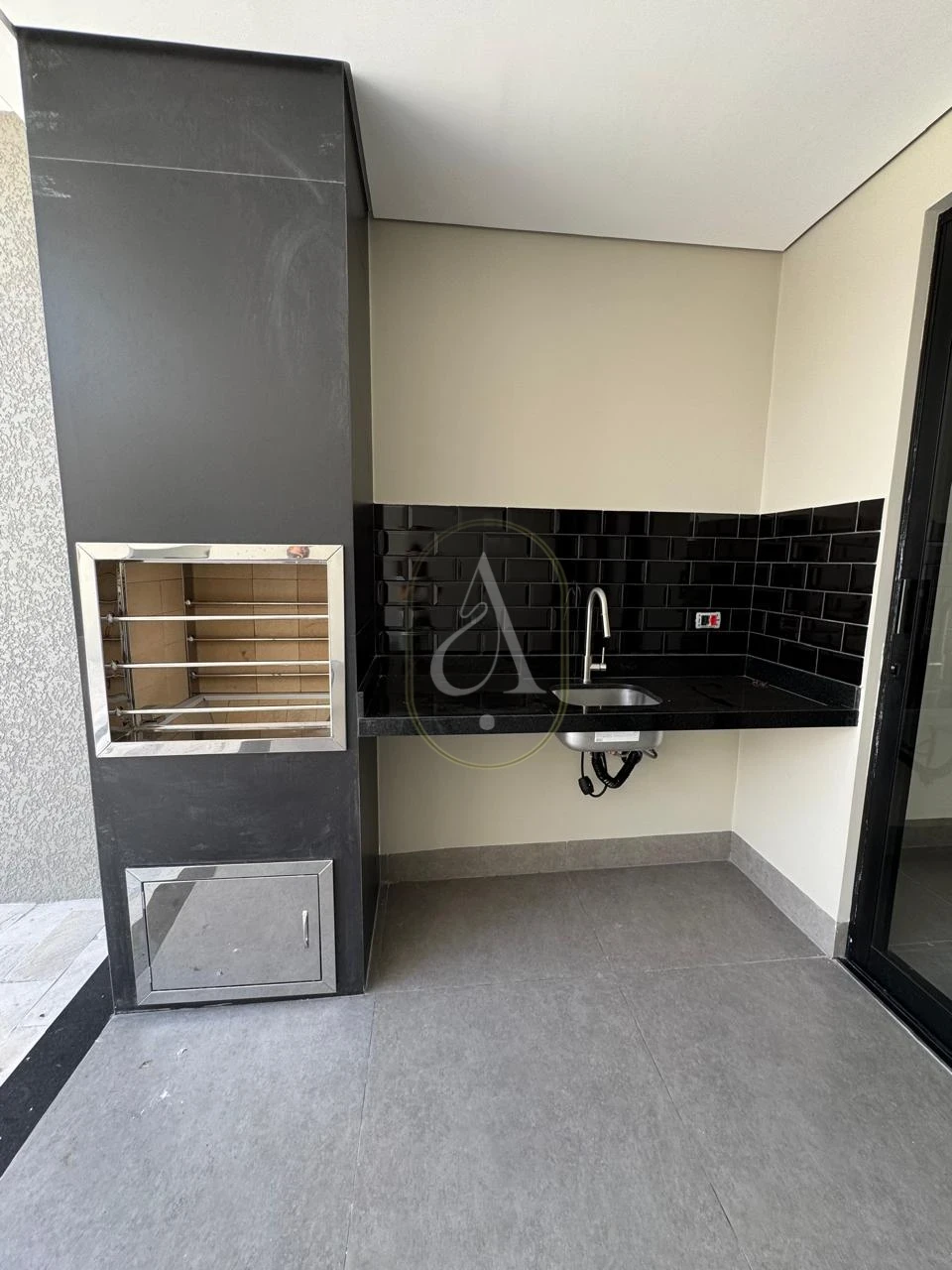 Imagens do imóveis Casa à venda com Piscina, 3 Quartos e suíte no Jardim Mediterrâneo!