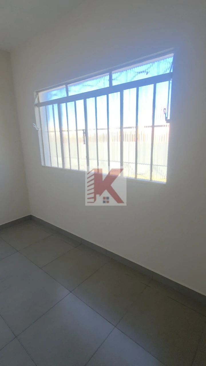 Casa em rua comercial