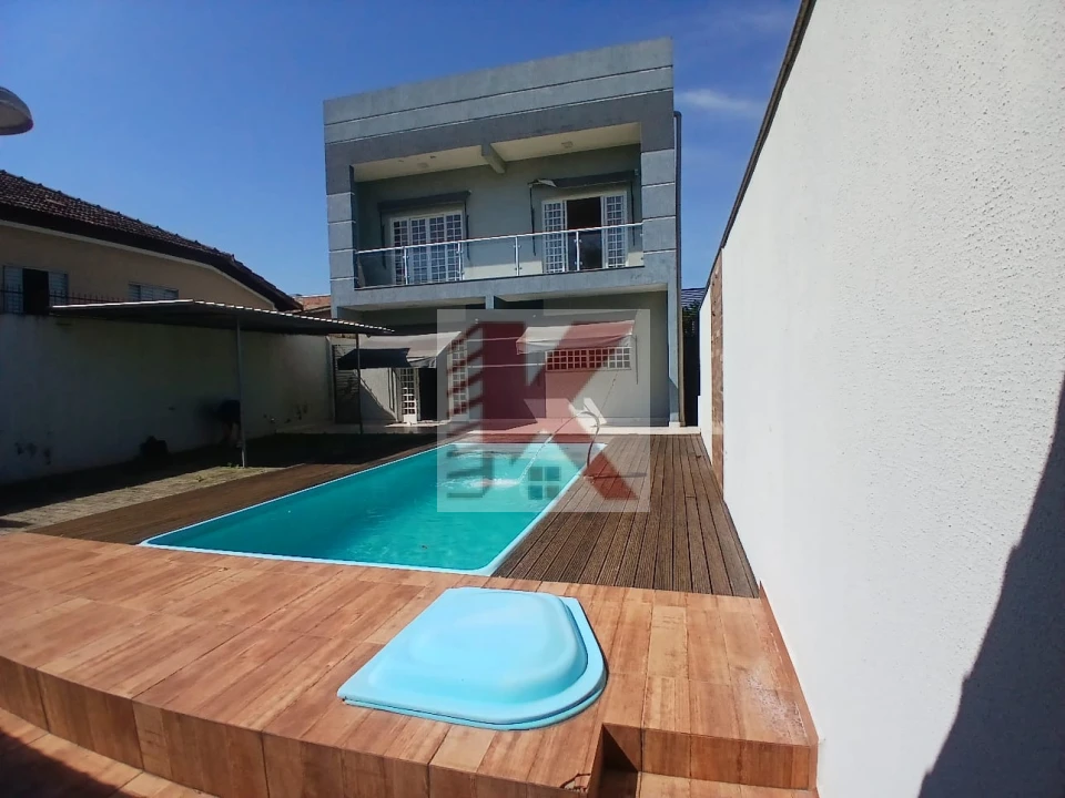 SOBRADO COM PISCINA — VILA RECREIO (ÁREA CENTRAL)