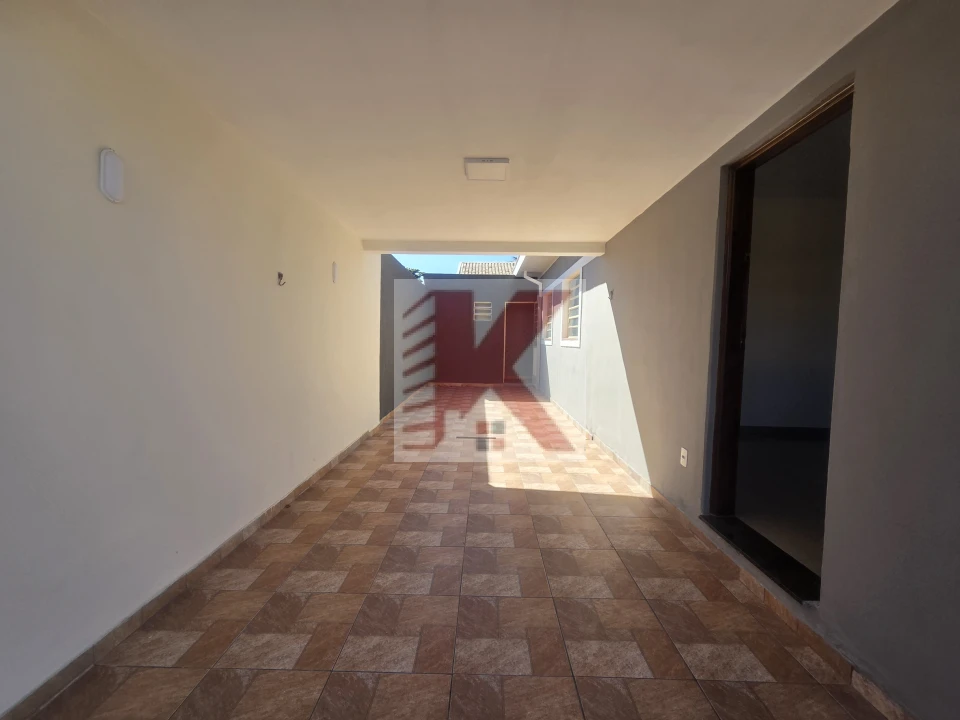 Casa em rua comercial