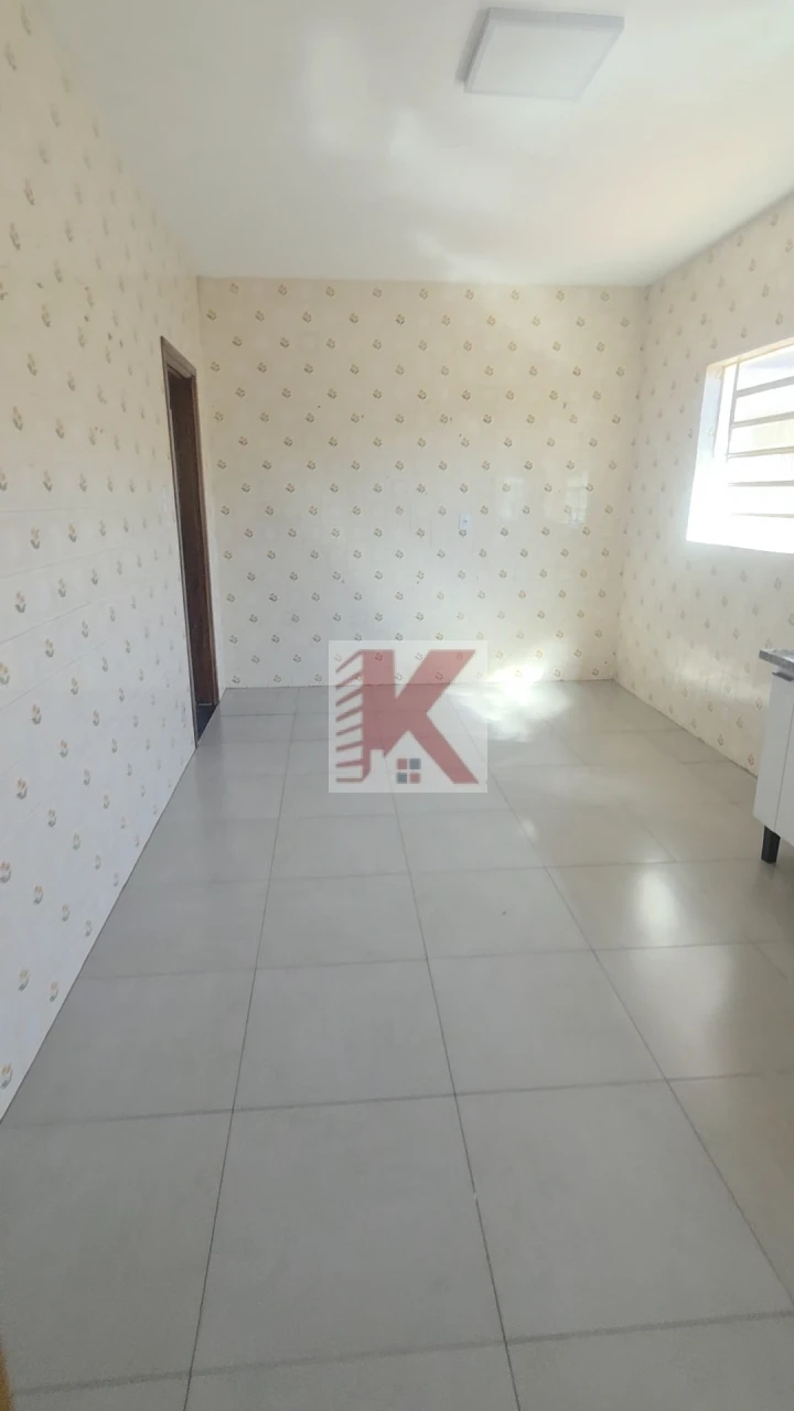 Casa em rua comercial