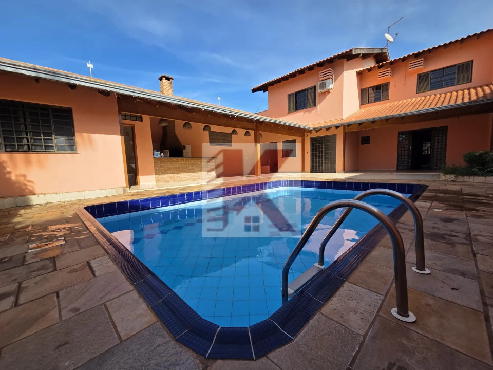 Sobrado com piscina para Venda - Vale San Fernando