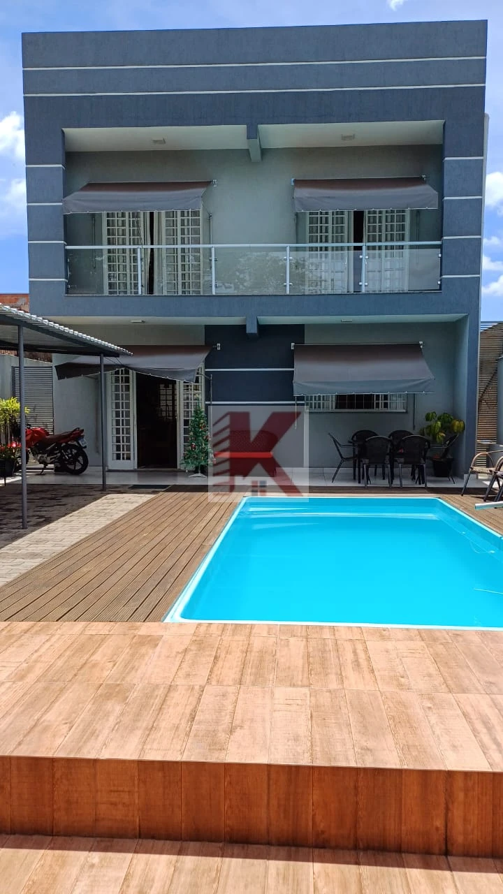 SOBRADO COM PISCINA — VILA RECREIO (ÁREA CENTRAL)