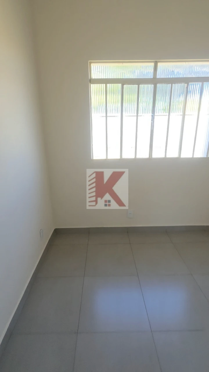 Casa em rua comercial